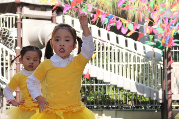 炫彩多世界，走向新時(shí)代”慶集團(tuán)20周年級(jí)組決賽暨頒獎(jiǎng)典禮